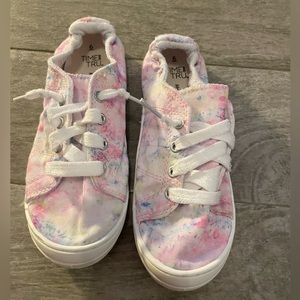 Womens/ kids slip on shoes size 6